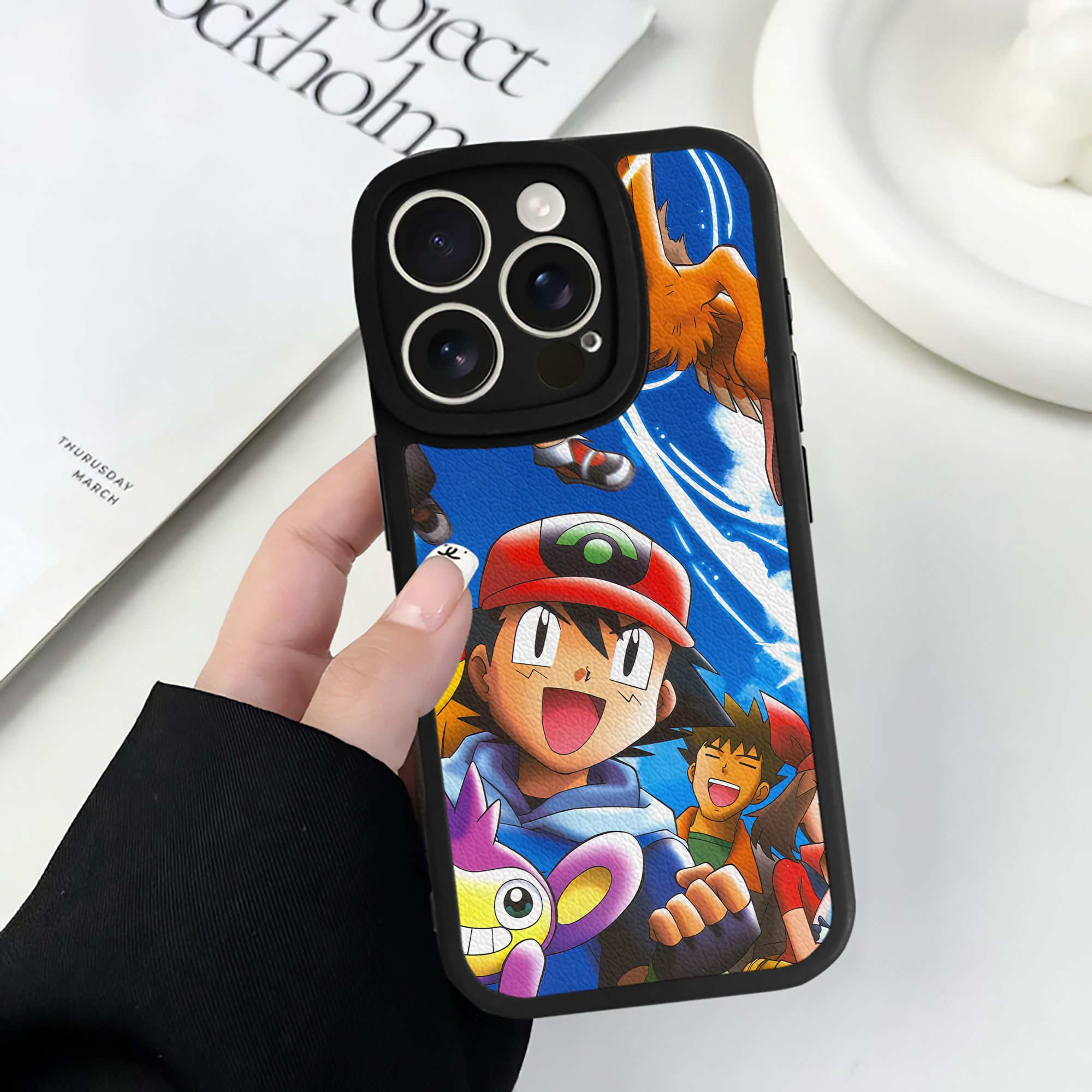 （画像用） ポケットモンスター Pokémon 【iPhone 16シリーズ対応】シリコンスマホケース（レザー調） 材質：シリコン